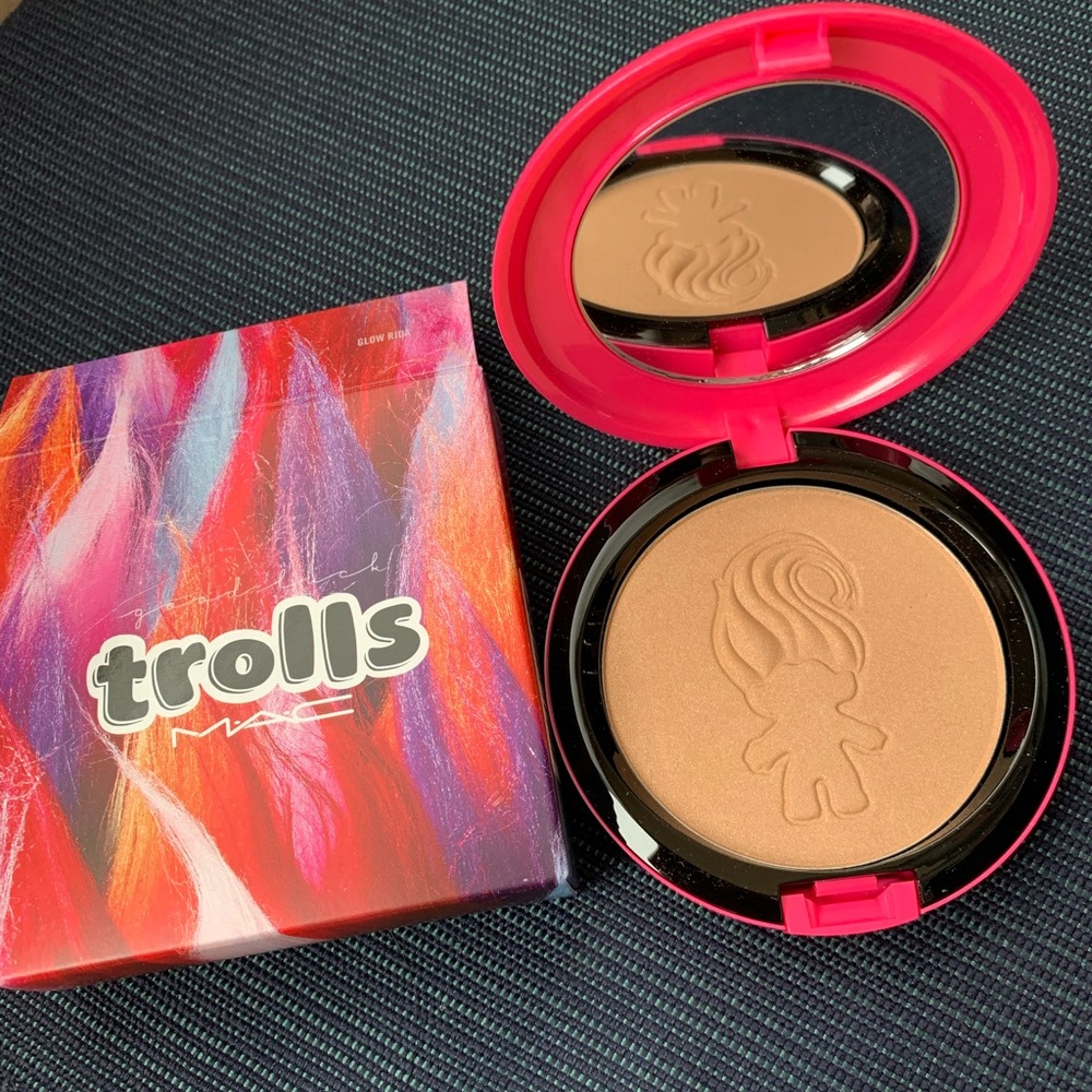 Mac good luck trolls powder - glow rida
